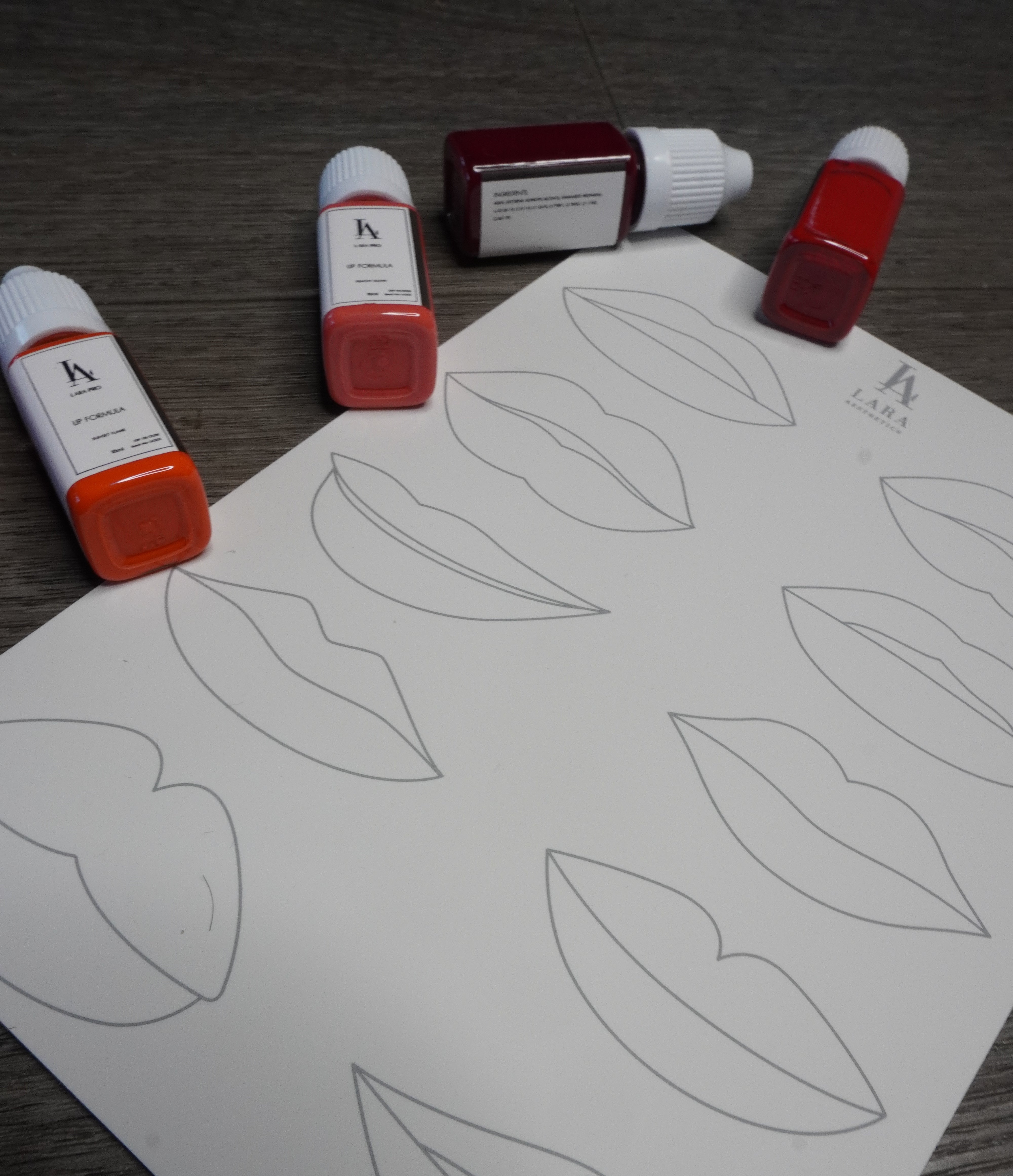 Lara Pro Practice Latex – Lips Edition