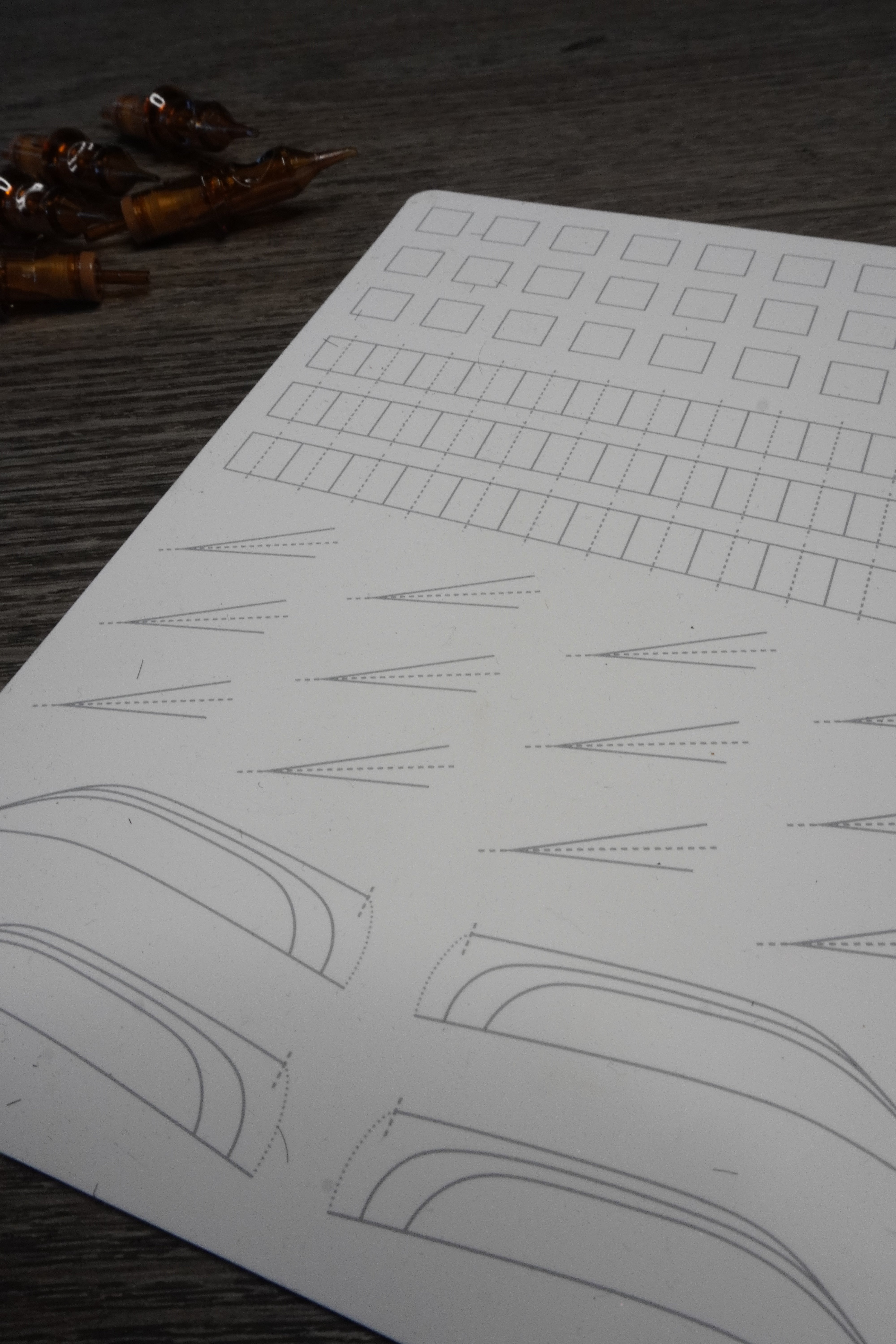 Lara Pro Practice Latex – Brows Edition